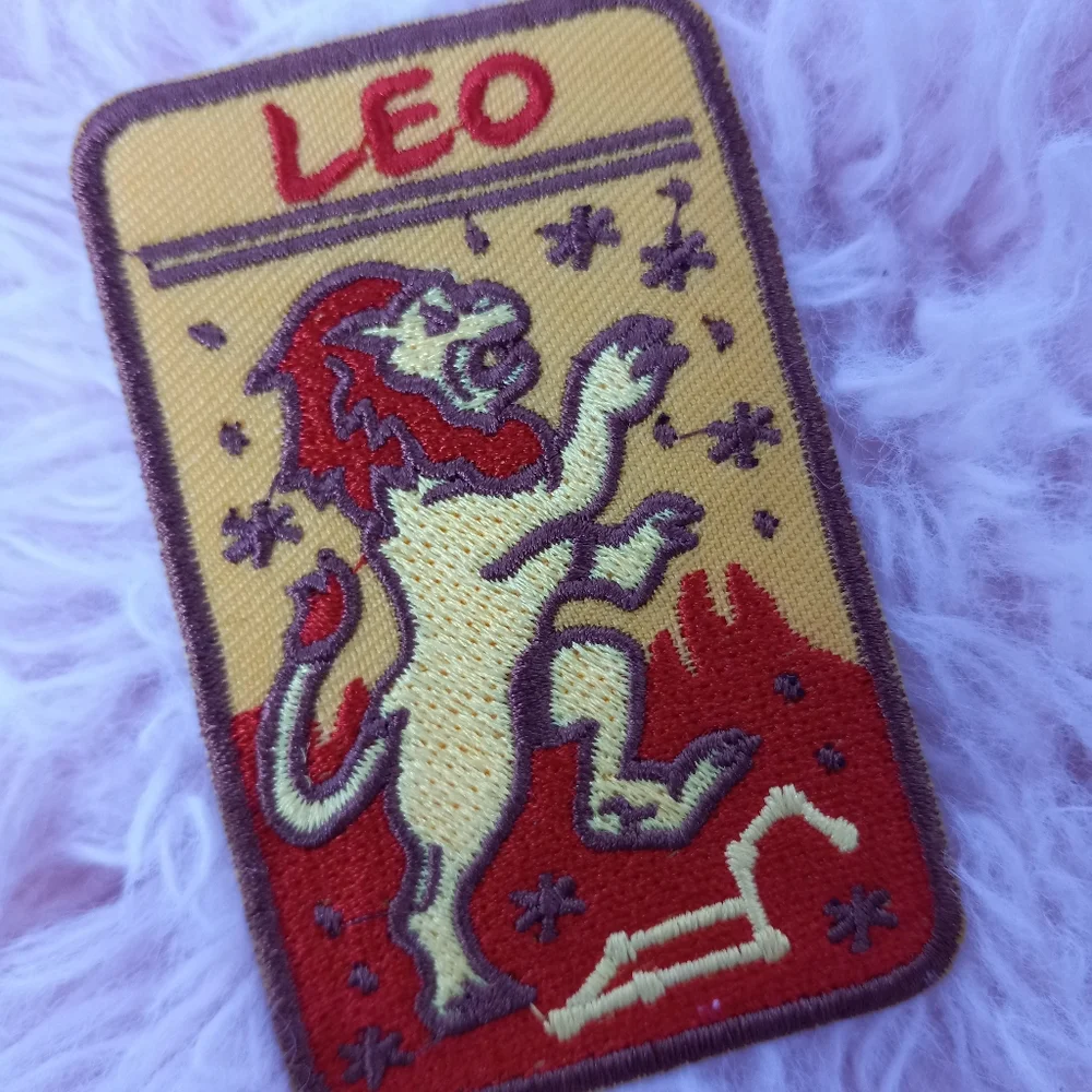 ❣️LEO astrology tarot card iron-on patch! Rare! So cute! Nwot - Picture 6 of 6